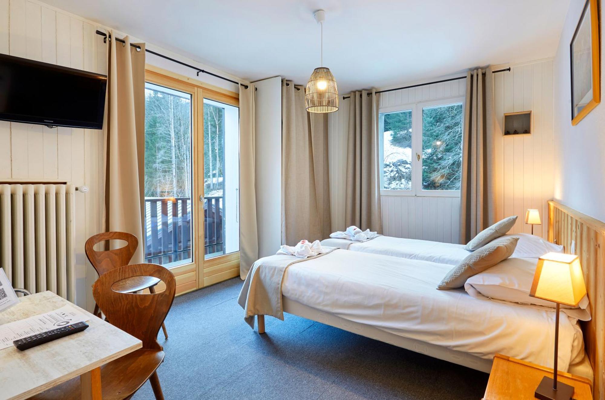 Hotel Eliova L'Eau Vive Chatel Bagian luar foto