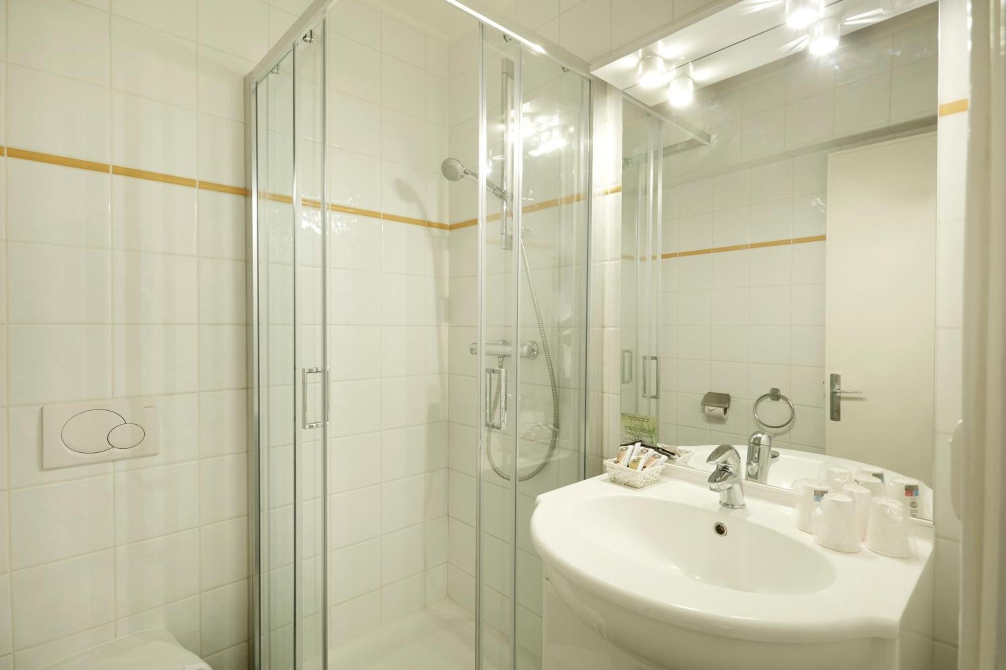 Hotel Eliova L'Eau Vive Chatel Bagian luar foto