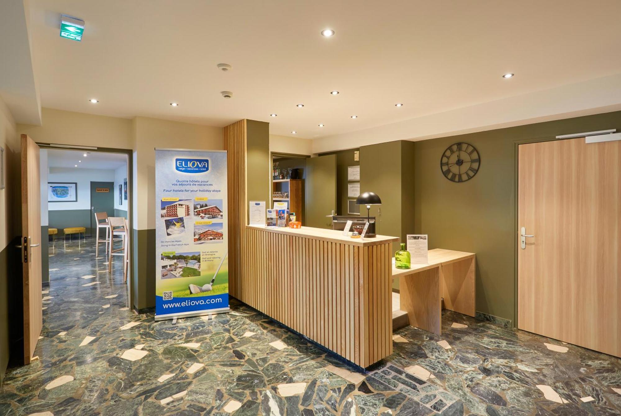 Hotel Eliova L'Eau Vive Chatel Bagian luar foto
