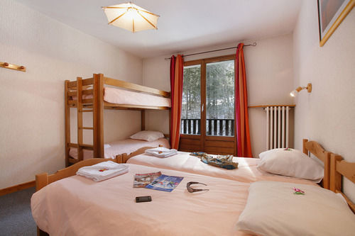 Hotel Eliova L'Eau Vive Chatel Bagian luar foto