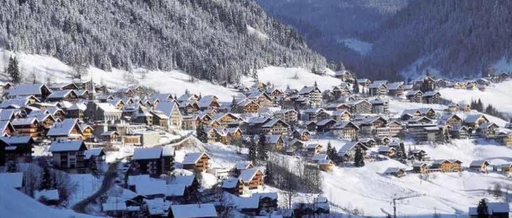 Hotel Eliova L'Eau Vive Chatel Bagian luar foto