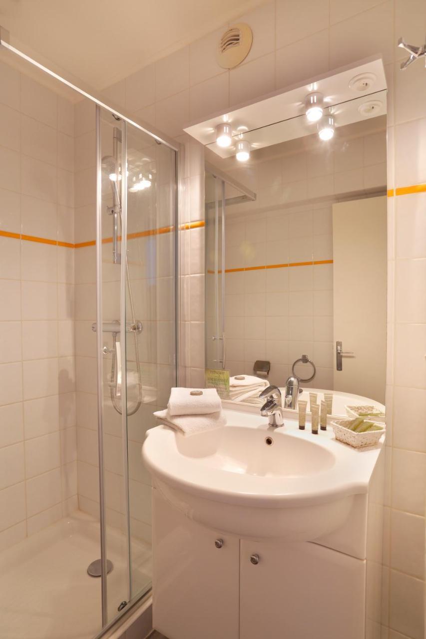 Hotel Eliova L'Eau Vive Chatel Bagian luar foto
